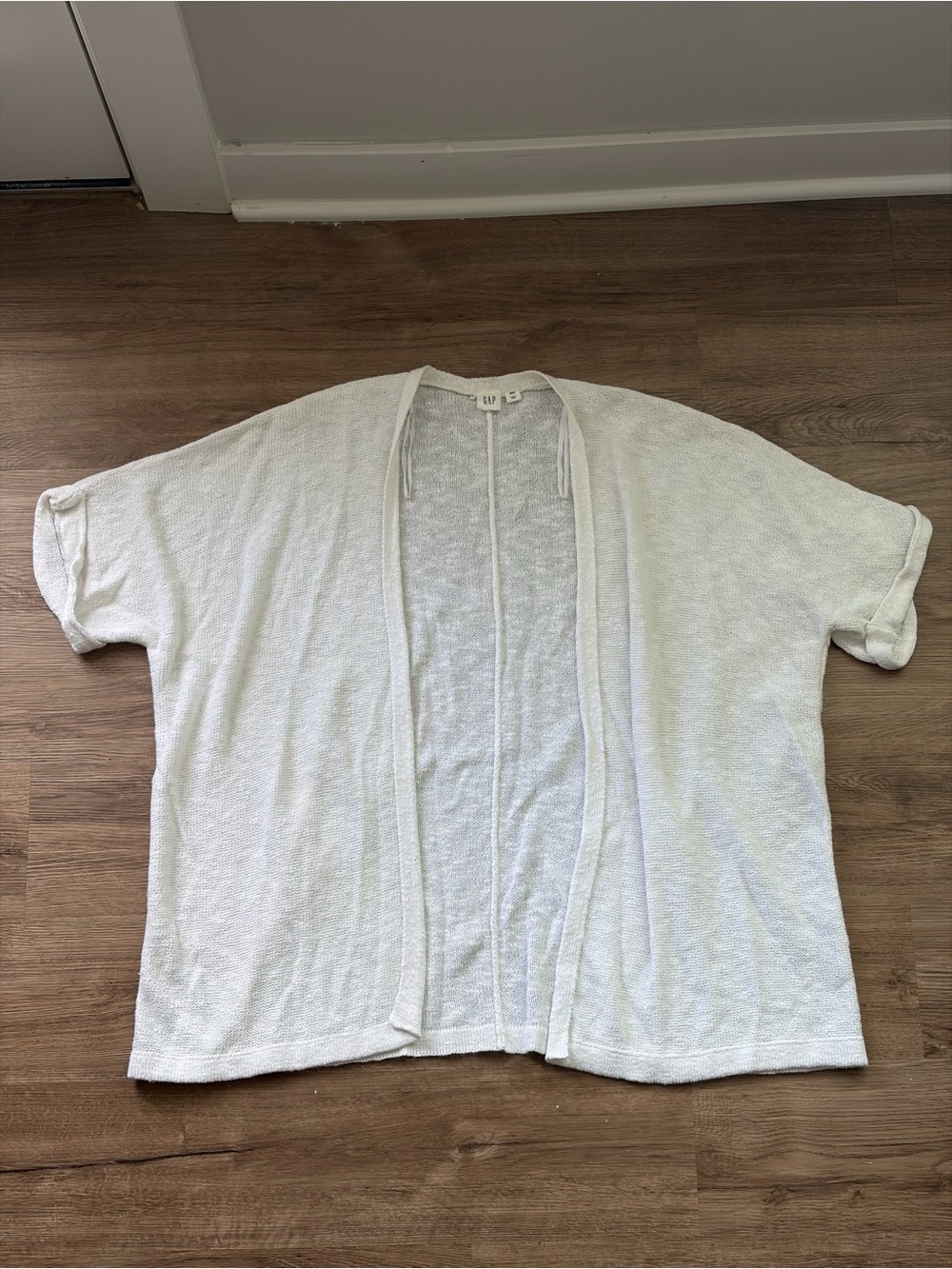 Gap Women’s Oversized Short-Sleeve Minimalist Summer Vacation Cardigan